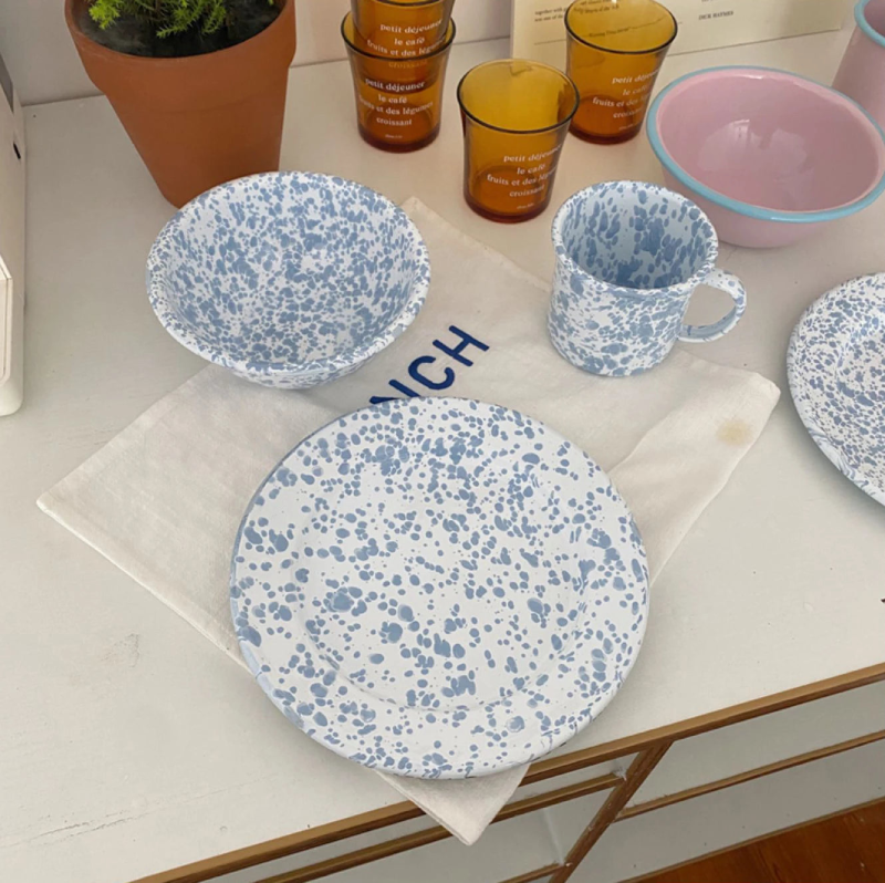 Lydia Retro Enamel Dinnerware