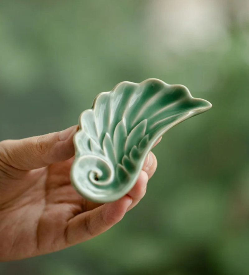 Kiln glazed Celadon Incense Insert Holder Embossed Leaf Feather Ceramic Aromatherapy holder incense holder Creative Teahouse Ornament