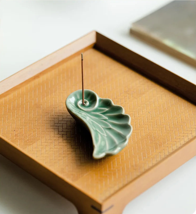 Kiln glazed Celadon Incense Insert Holder Embossed Leaf Feather Ceramic Aromatherapy holder incense holder Creative Teahouse Ornament