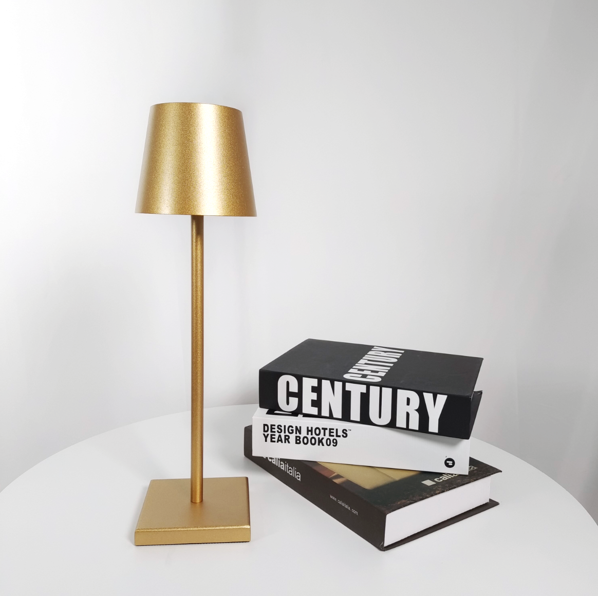 Dainty LED Cordless Table Lamp