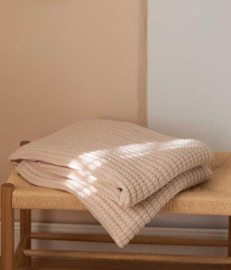 Acrylic Single Color Throw Blanket Knitted Design Pink