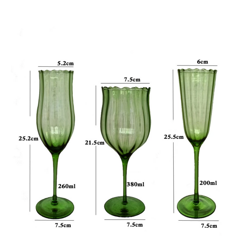 Emerald Scalloped Wine Glass