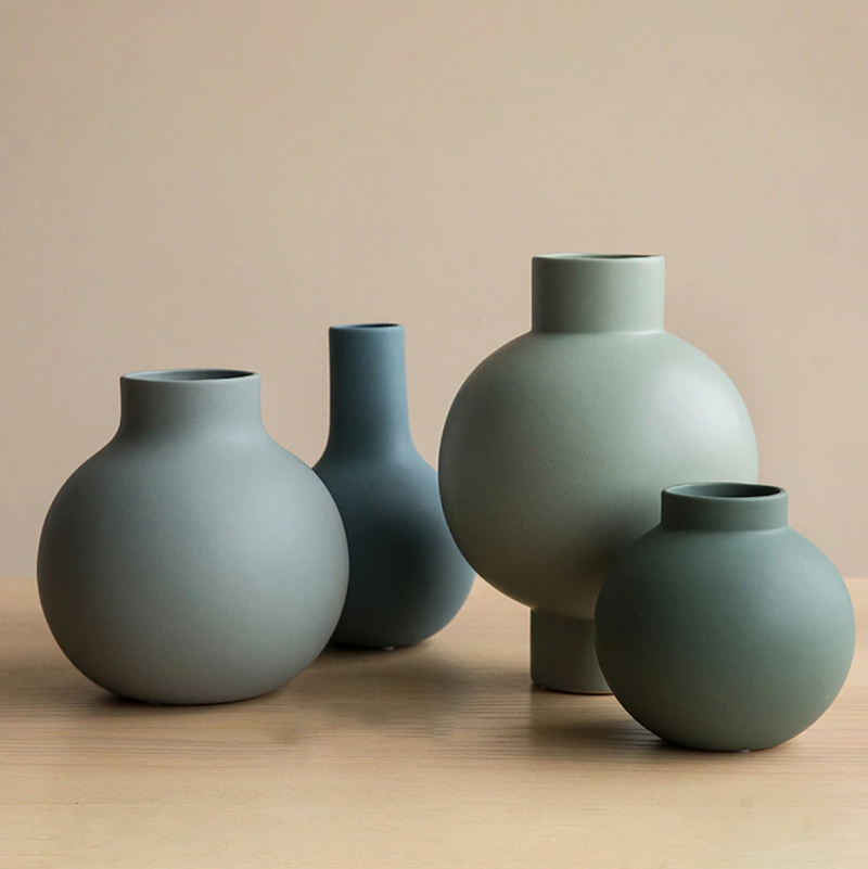 round with flat base Ceramic & Porcelain vase set