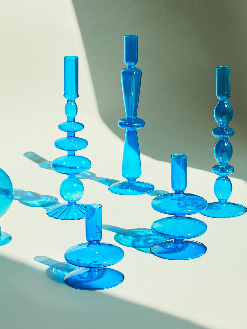 Bougeoirs en verre bleu cyan 