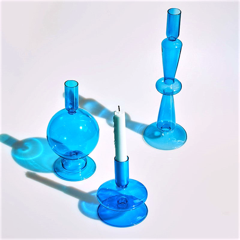 Bougeoirs en verre bleu cyan 