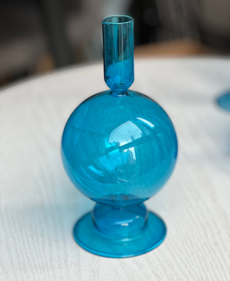 Bougeoirs en verre bleu cyan 