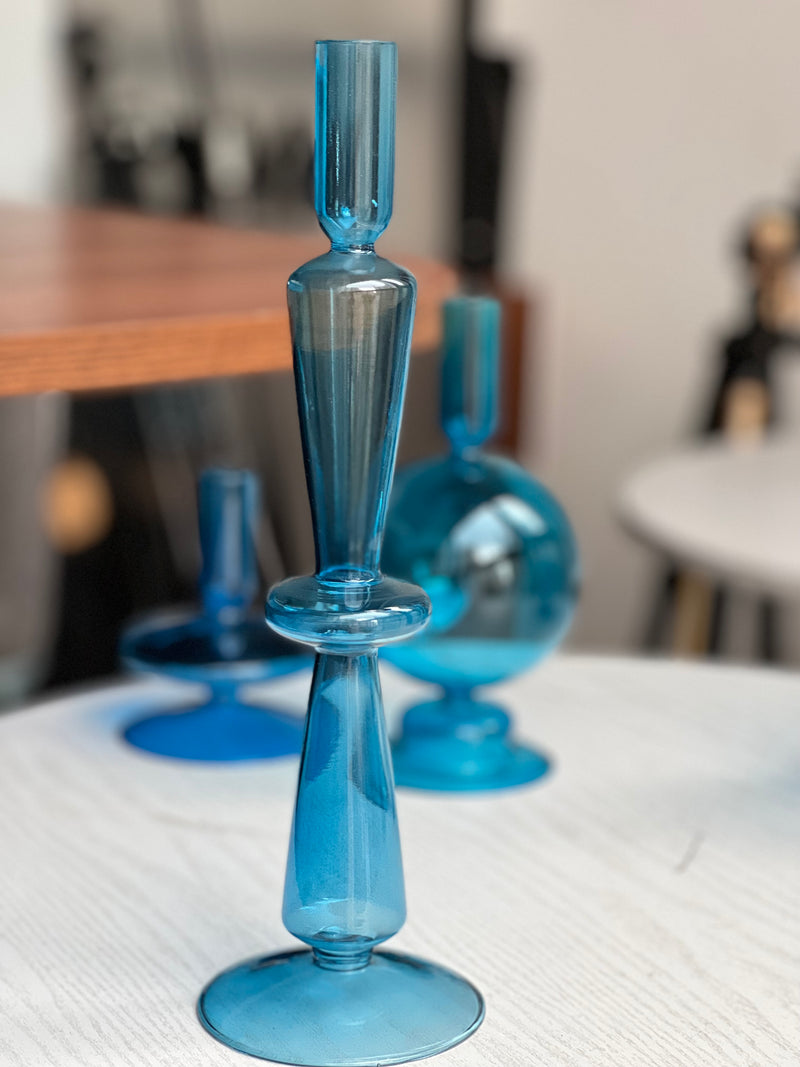 Bougeoirs en verre bleu cyan 