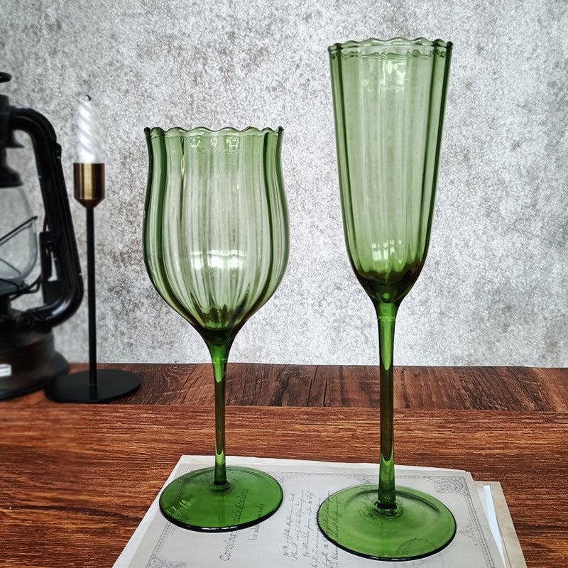 Emerald Scalloped Wine Glass