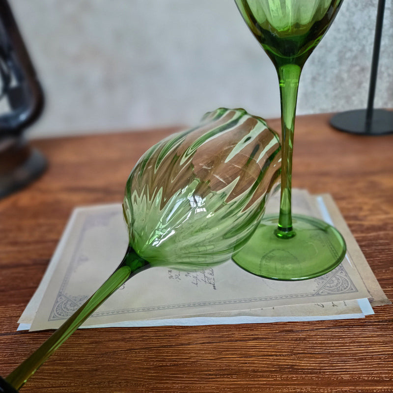 Emerald Scalloped Wine Glass