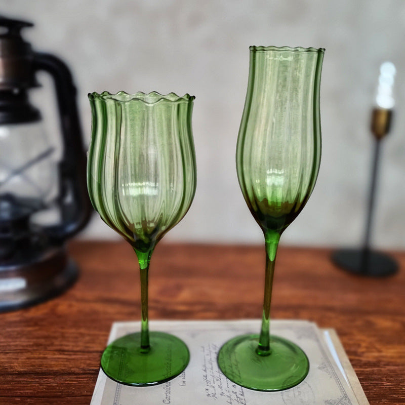 Emerald Scalloped Wine Glass