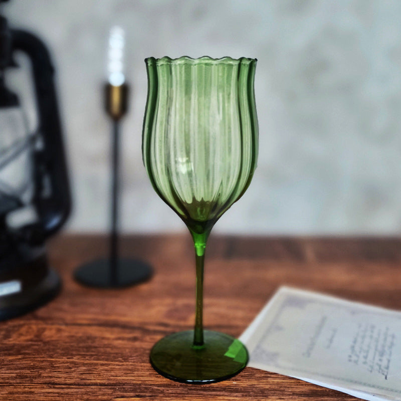 Emerald Scalloped Wine Glass