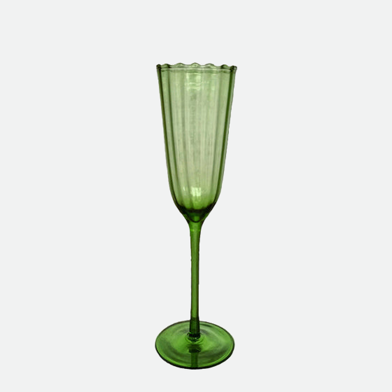 Emerald Scalloped Wine Glass